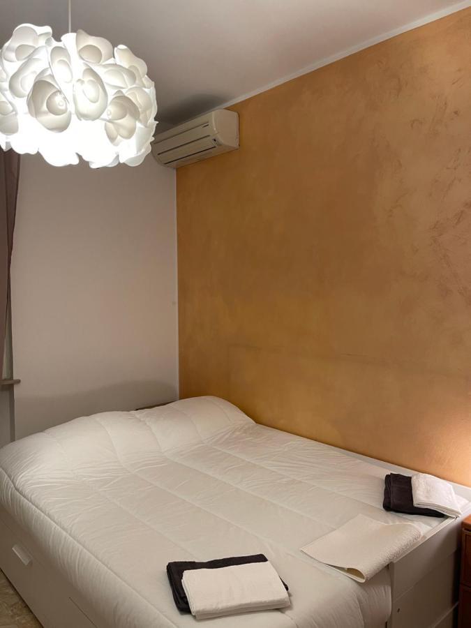 Appartamento Privato A Piacenza Con 3 Camere Matrimoniali Exterior photo