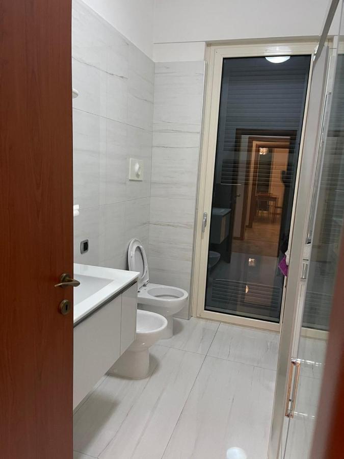 Appartamento Privato A Piacenza Con 3 Camere Matrimoniali Exterior photo