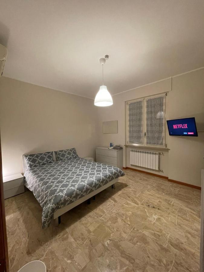 Appartamento Privato A Piacenza Con 3 Camere Matrimoniali Exterior photo